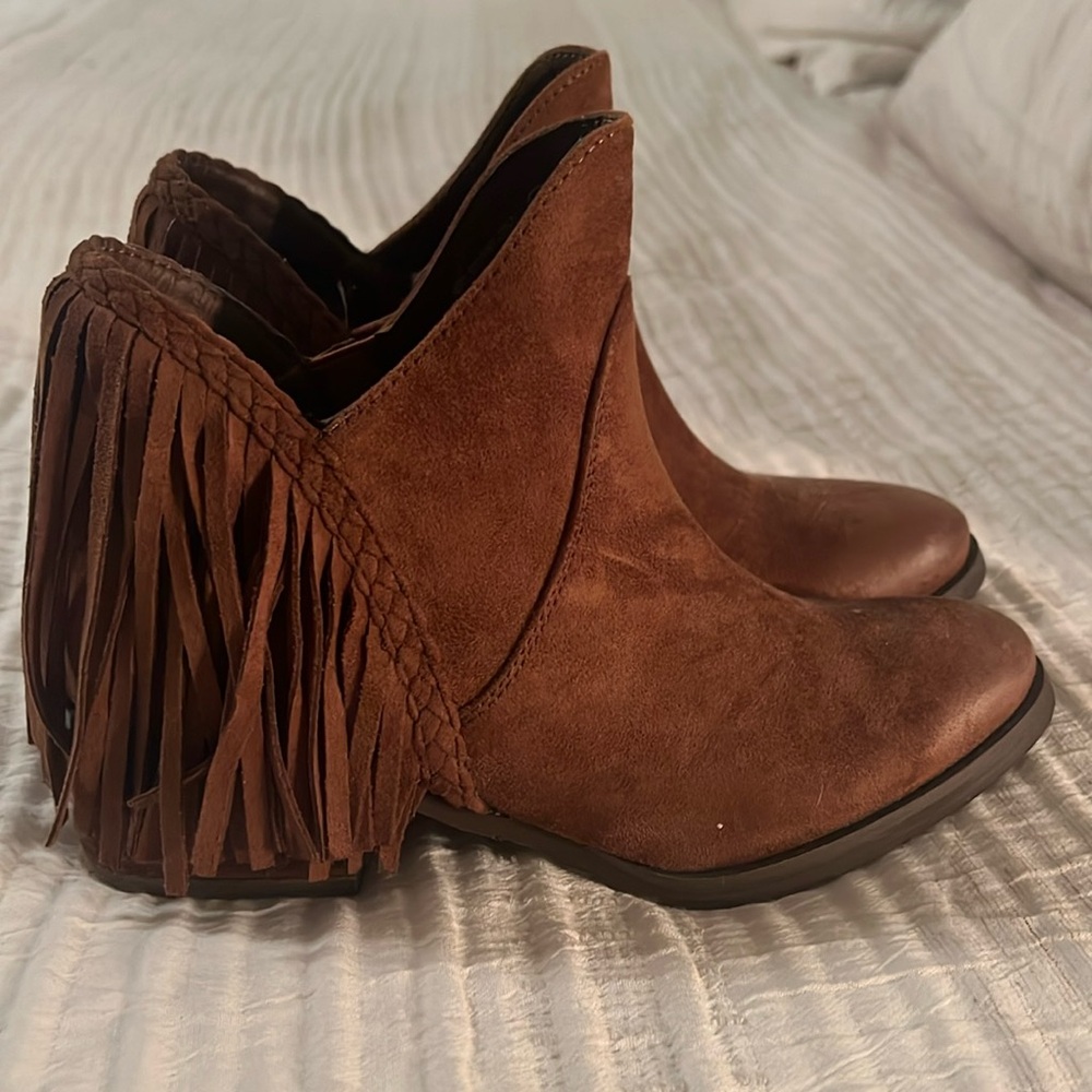 Cute fringe booties